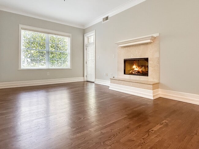 Building Photo - Beautiful Condo close to Emory and CDC!