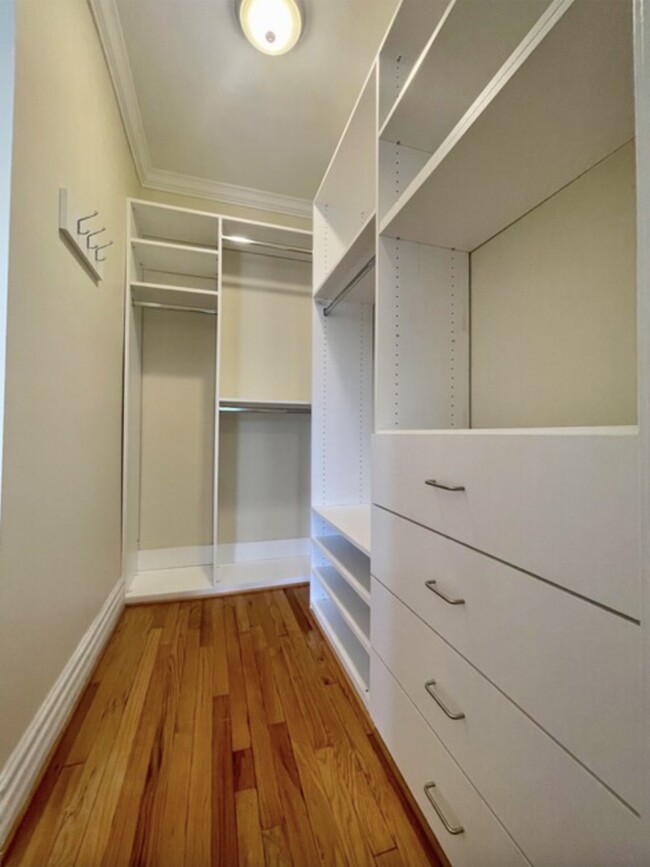 Walk-in Closet - 4245 West Pine Ave