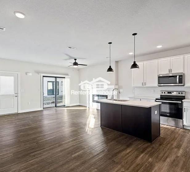 Building Photo - 3652 NE Marissa Ln