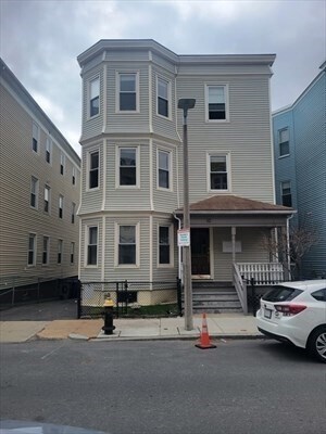 Building Photo - 10 Bellflower St