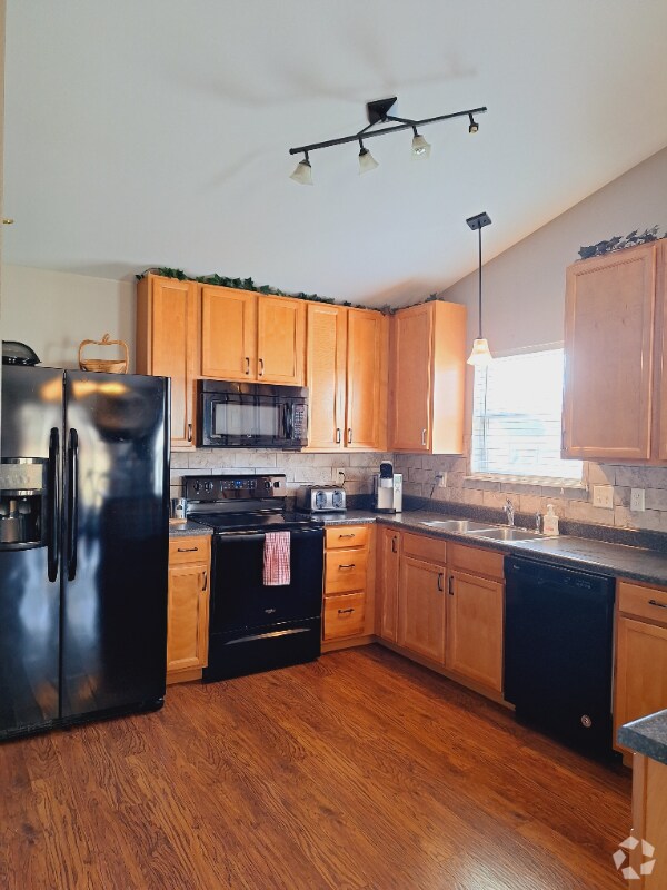 Apartments For Rent in Batchtown, IL with Hardwood Floors 1 Rentals