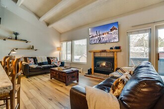 Building Photo - 705 Columbine Rd
