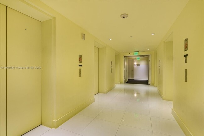 Building Photo - 495 Brickell Ave