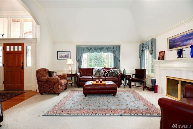 Building Photo - Bellevue Lakemont 4 bd 2.5 bath Single Fam...