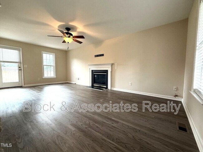 Foto del edificio - 404 Springside Dr