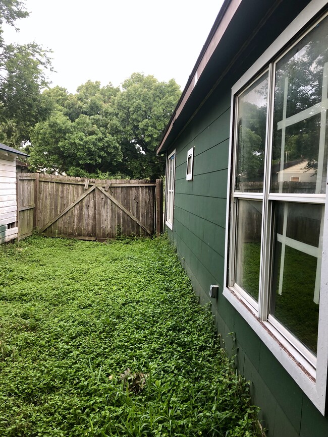 Building Photo - 502 Beacon