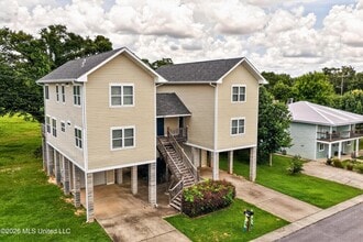 Building Photo - 153 Markham Dr