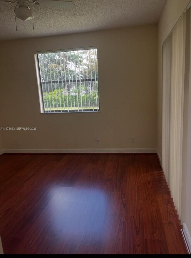 Foto del edificio - 5721 Riverside Dr