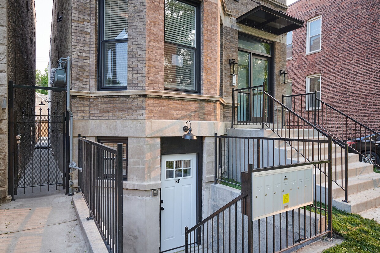 Primary Photo - 3039 W 19th St