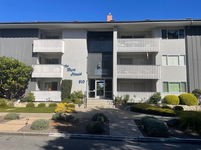 Building Photo - 2 Bedroom Downtown Condo in PG!
