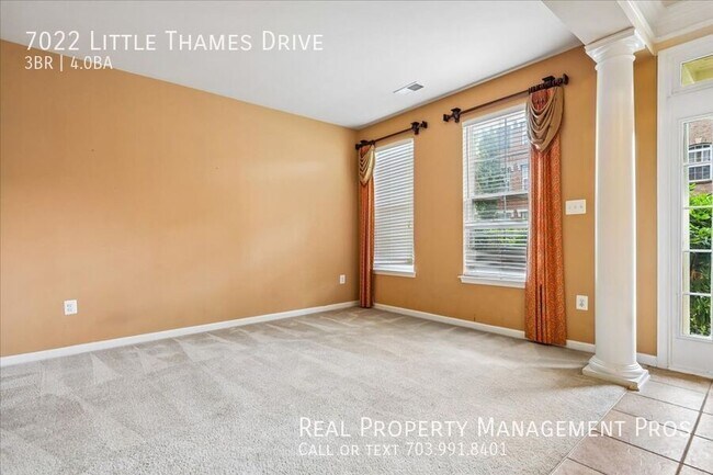 Foto del edificio - 7022 Little Thames Drive