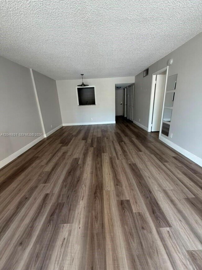 Foto del edificio - 408 NW 68th Ave