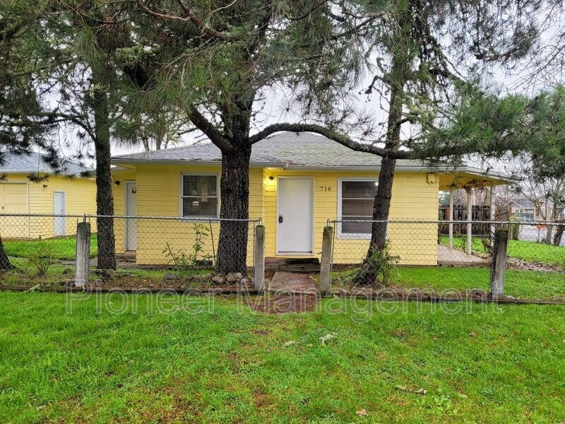 Primary Photo - 710 W Broccoli St