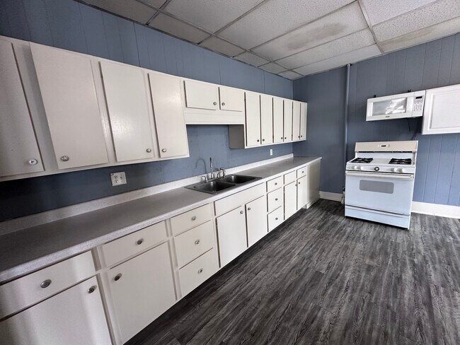 Building Photo - 514-B Main-E