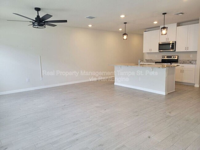 Foto del edificio - 7694 Momentum Pkwy