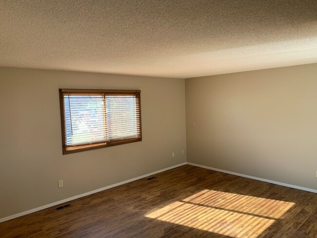 Building Photo - Charming 3-Bedroom Home Near Horsetooth & ...