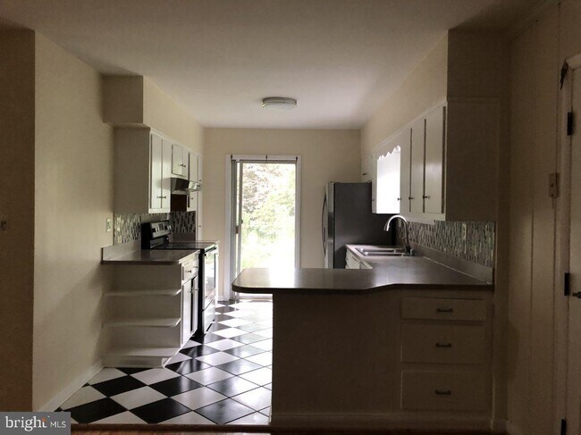 Building Photo - 1124 Ormond Ct