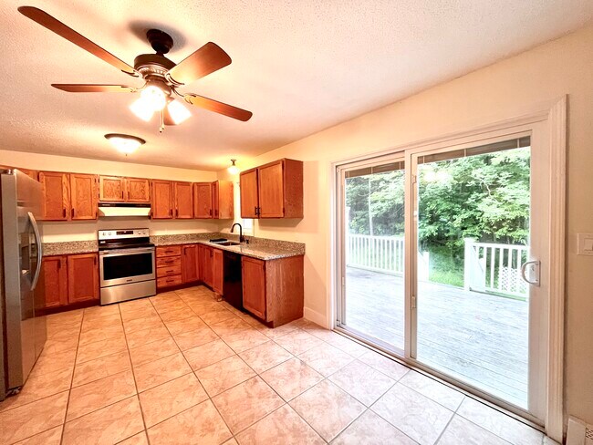 Building Photo - 608 4th Range Rd