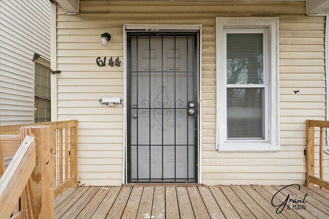 Foto del edificio - $1200 3 bedrooms