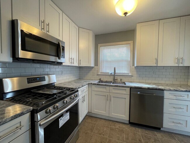 Foto del edificio - {7516} Prairie Village Ranch | Fenced Backyard | 1 car garage