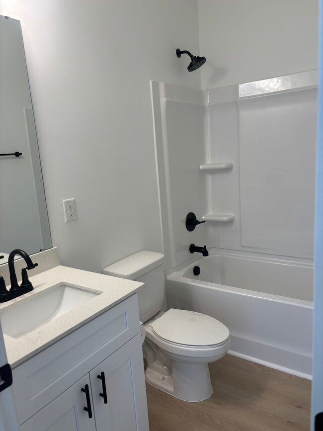 Foto del edificio - 1077 Gibson St