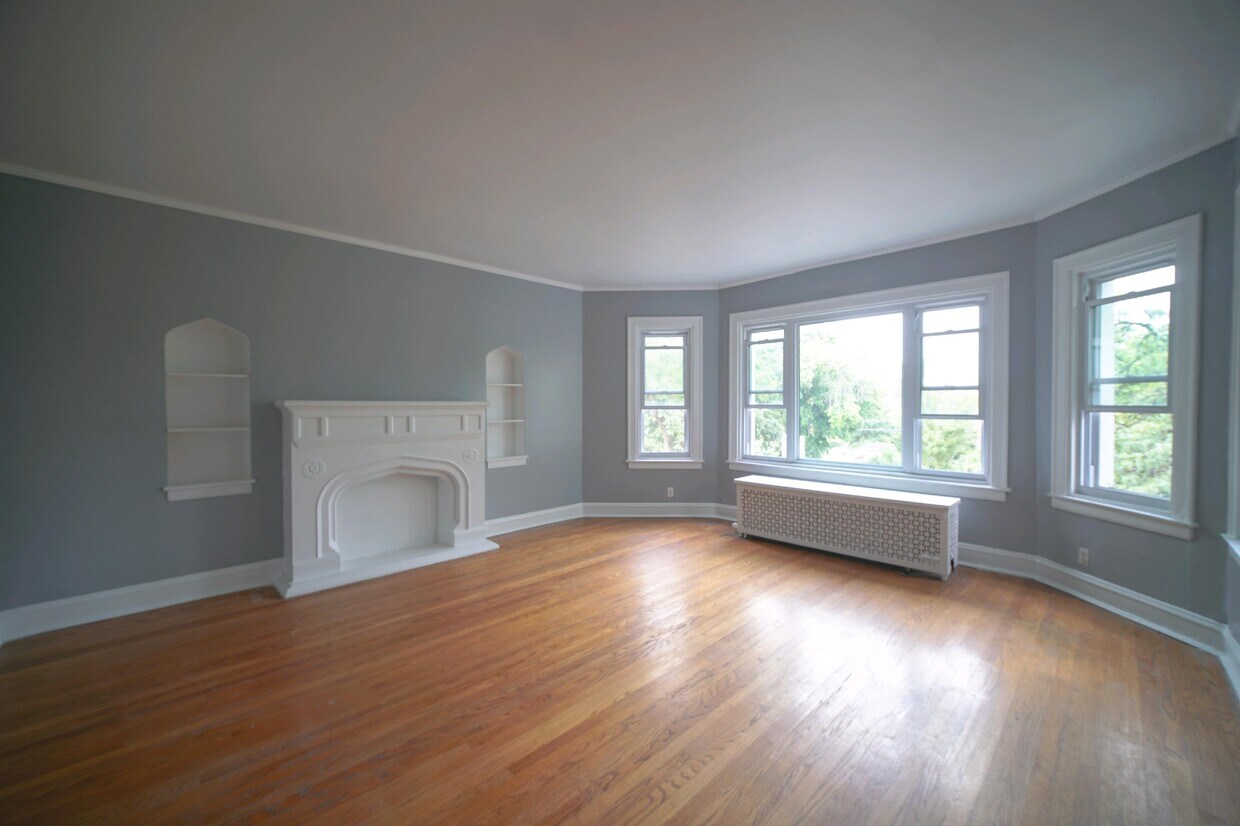 Front room - 7951 S Yates Blvd
