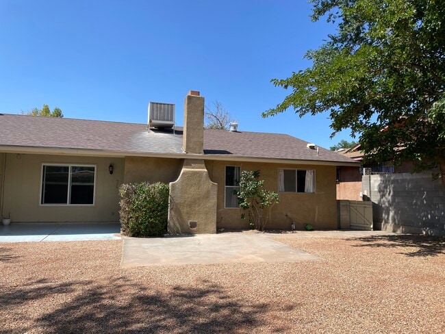 Building Photo - 9704 Avenida de la Luna N East