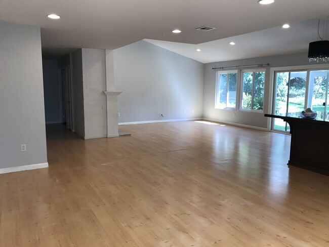 living room - 25559 Mandarin Ct