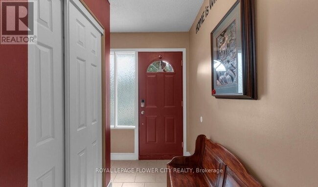 Building Photo - 50 Carisbrooke Ct