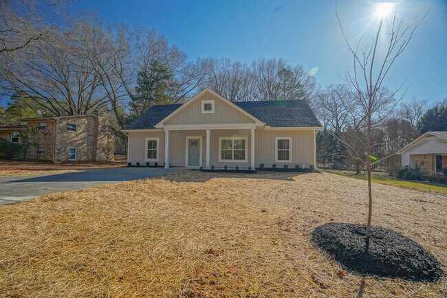 Building Photo - 242 Acorn Acres Rd