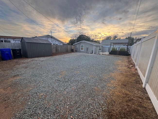 Foto del edificio - 2501 Sumac Dr