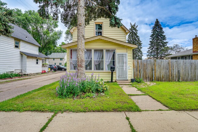 Front of House - 4848 N 6th St
