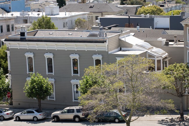 Building Photo - 2257 Steiner St