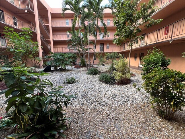 Foto del edificio - 2841 Somerset Dr