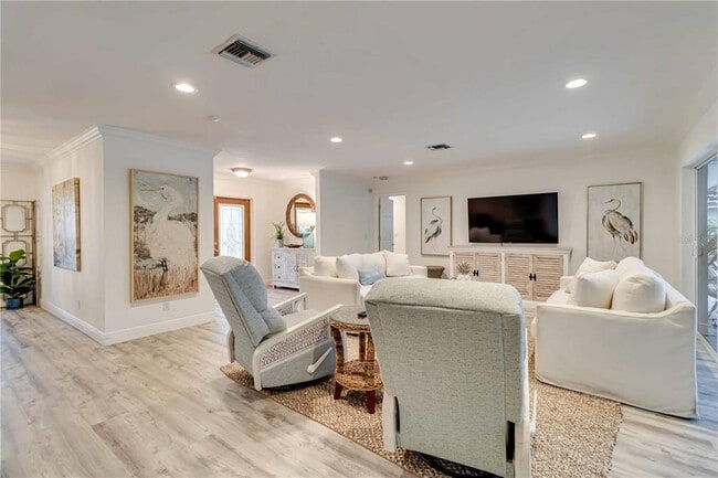 Building Photo - 464 Yacht Harbor Dr