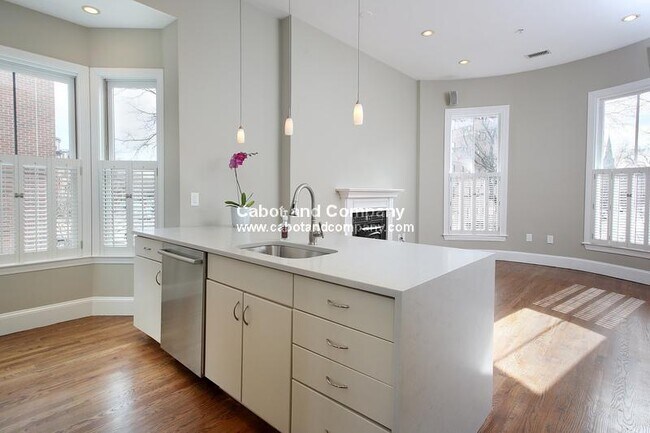 Foto del edificio - 207 W Canton St