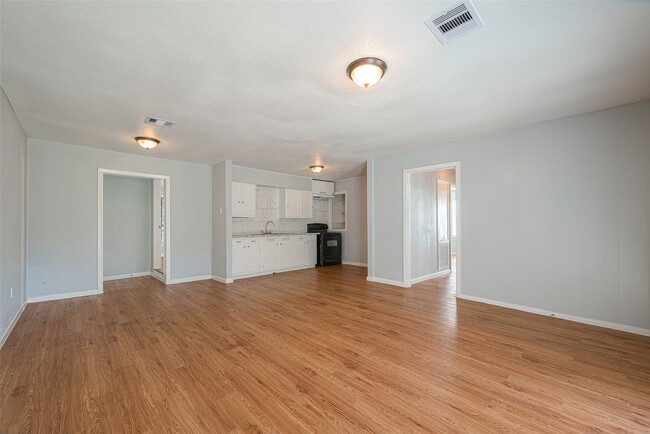 Foto del edificio - 5619 Willow Glen Dr