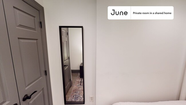 Building Photo - Private bedroom in 2 bed/1 bath Home