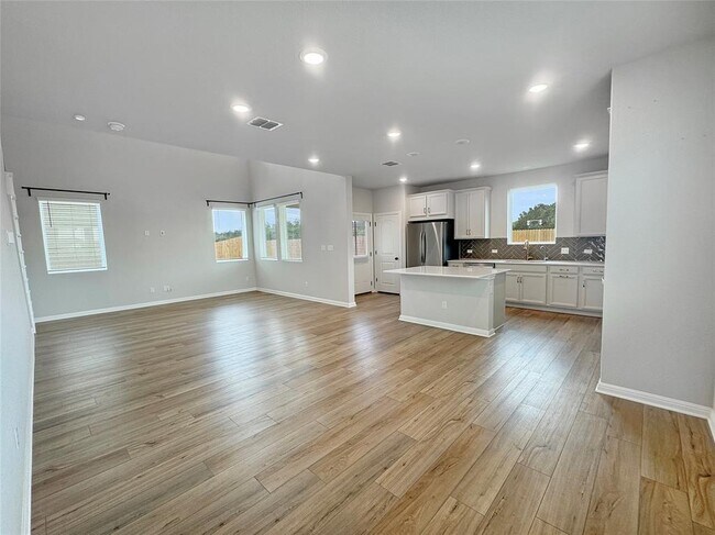 Foto del edificio - 2529 Roosevelt Rd