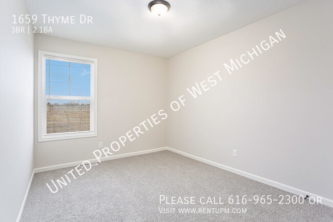 Building Photo - Available Now | 3 Bed 2.5 Bath Townhome in...