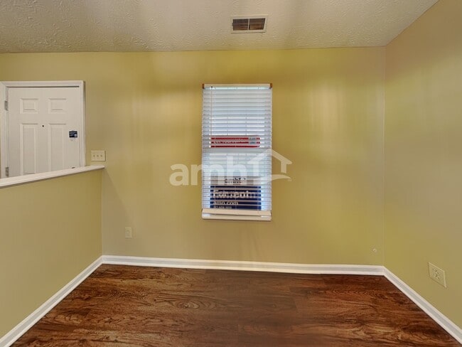 Building Photo - 8749 Trumpeter Dr