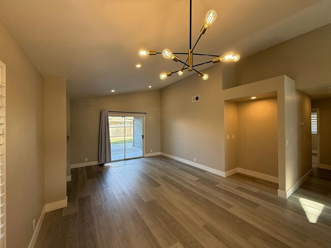 Building Photo - 1709 Nighthawk Way