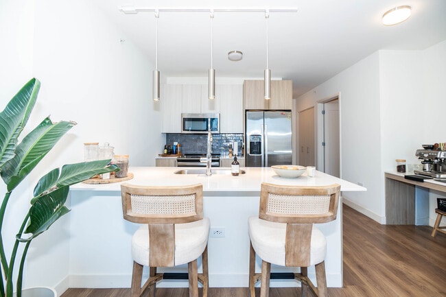 Building Photo - 350 N Canal St