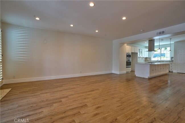 Building Photo - 7401 Seabluff Dr