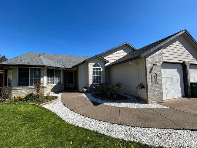 AVAILABLE NOW!! 3bd/2ba FANTASTIC Dead End... - AVAILABLE NOW!! 3bd/2ba FANTASTIC Dead End... House