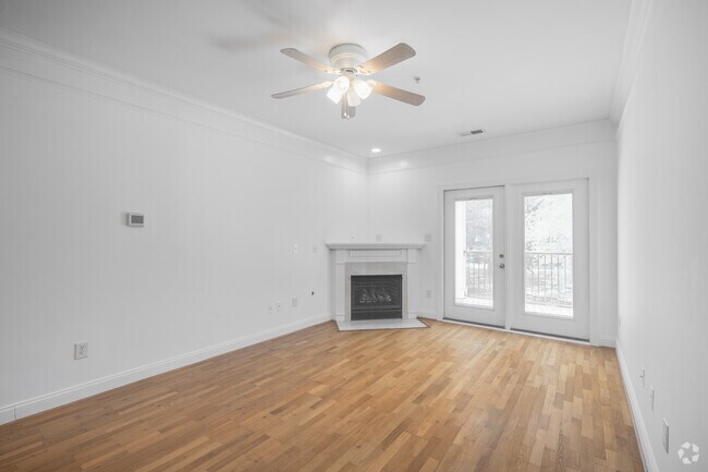 2 habitaciones, 2 baños - 1054 pies cuadrados - Sala de estar - Retreat at Riverland