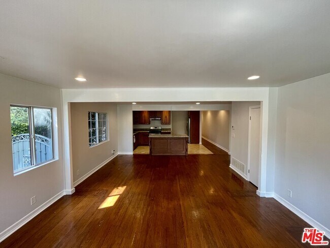 Foto del edificio - 5017 Edgewood Pl