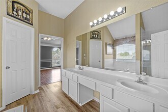 Building Photo - 2018 Waverly Glend Dr