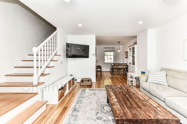 Building Photo - 3054 S Woodrow St