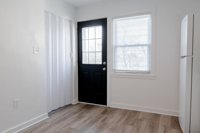 Foto del edificio - 63 Midland Heights Cir